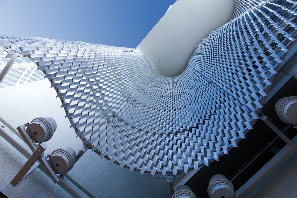 streckmetall architektur fassade beverly center huge waves coverage los angeles masche mtc la 400 02