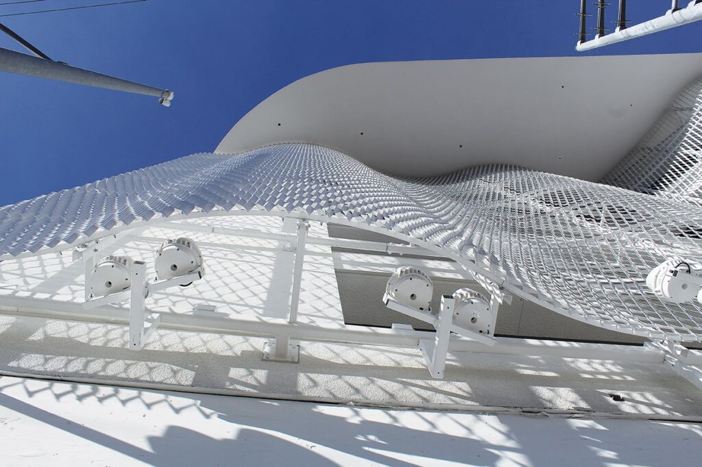 streckmetall architektur fassade beverly center huge waves coverage los angeles masche mtc la 400 05