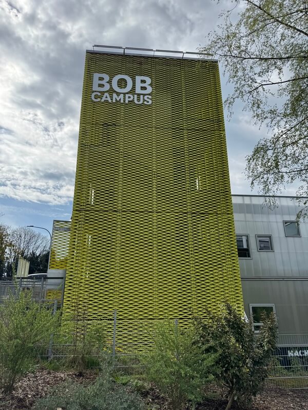 streckmetalle architektur fassade bob campus masche LA400 02 tiny