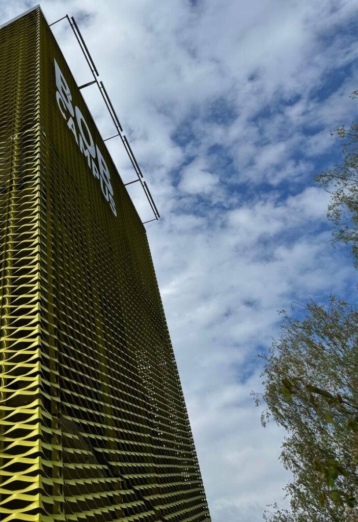streckmetalle architektur fassade bob campus masche LA400 07 tiny