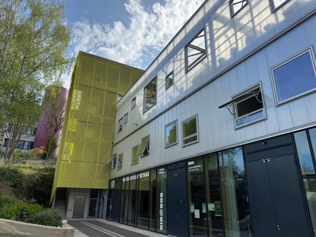 streckmetalle architektur fassade bob campus masche LA400 09 tiny