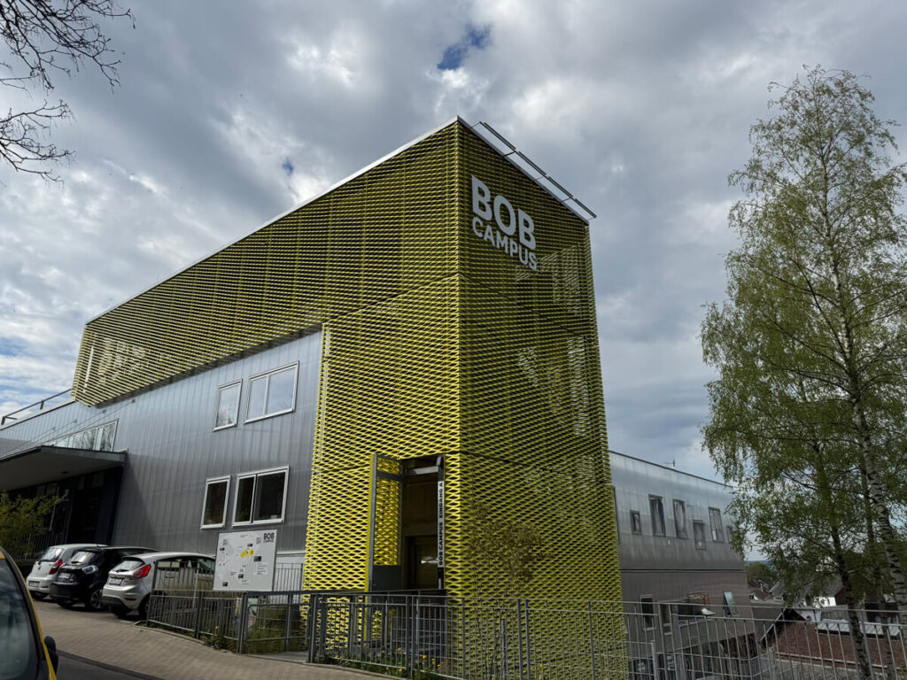 streckmetalle architektur fassade bob campus masche LA400 13 tiny
