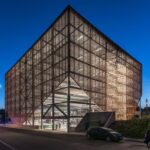 Streckmetall Architektur Fassade Parkhaus Singen Großmasche E500 Nachtansicht