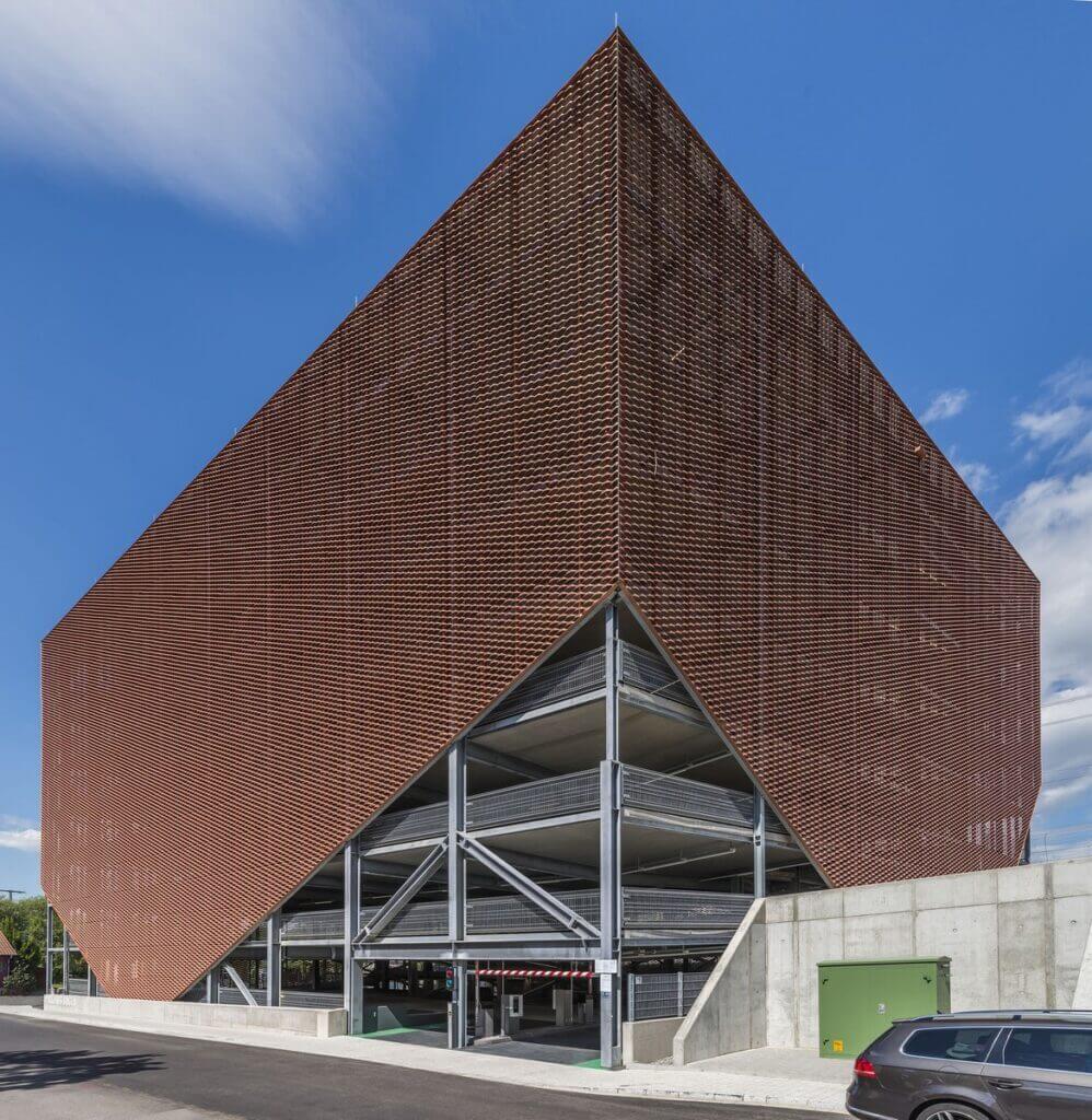 1 Streckmetall Architektur Parkhaus Singen E500 eloxiert Tagesansicht