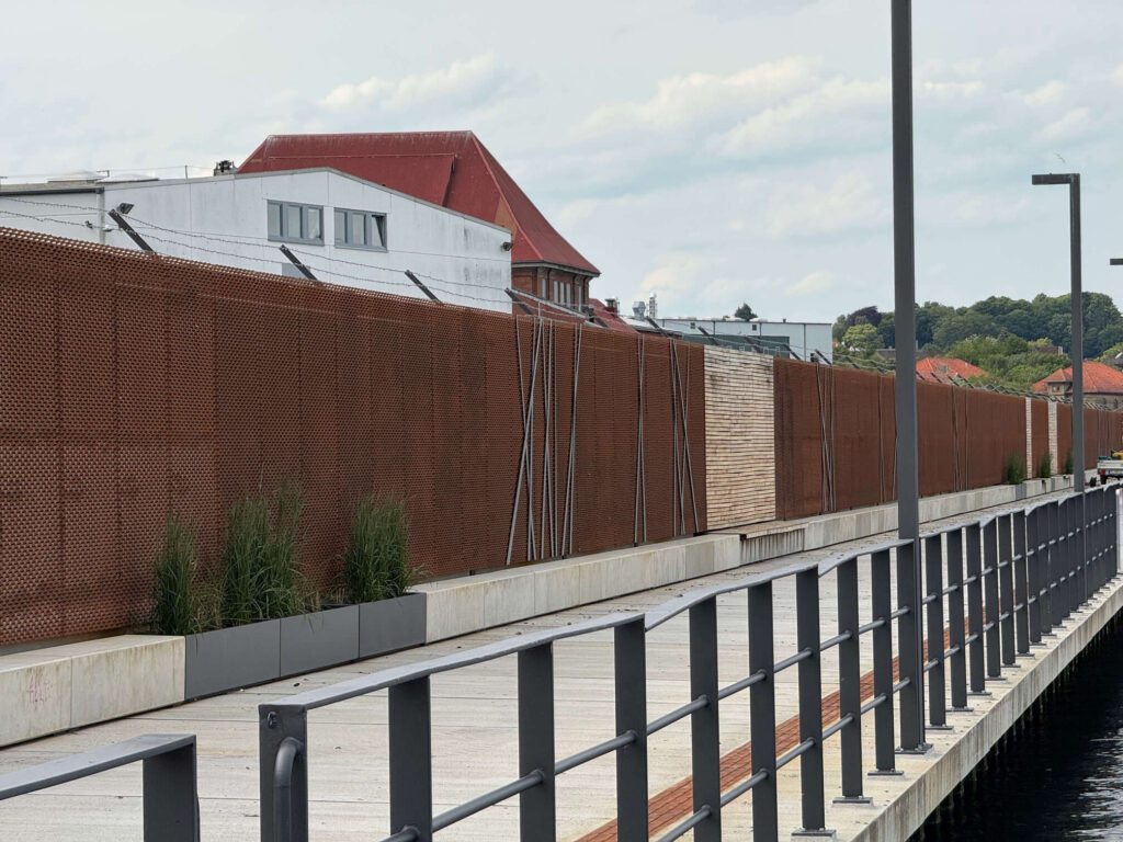 Streckmetall Architektur Fassade Cortenstahl Sichtschutz Flensburger Förde