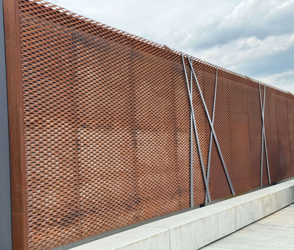 Streckmetall Architektur Fassade Cortenstahl Sichtschutz Teilansicht Flensburger Förde