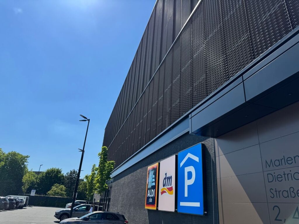 Streckmetall Architektur Parkhaus DUS E300 Frontseite1